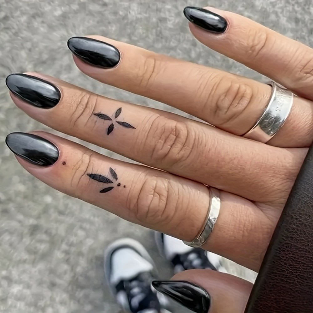 Średnie, błyszczące, czarne pa – Nail Art Gothic recenzja i cena
